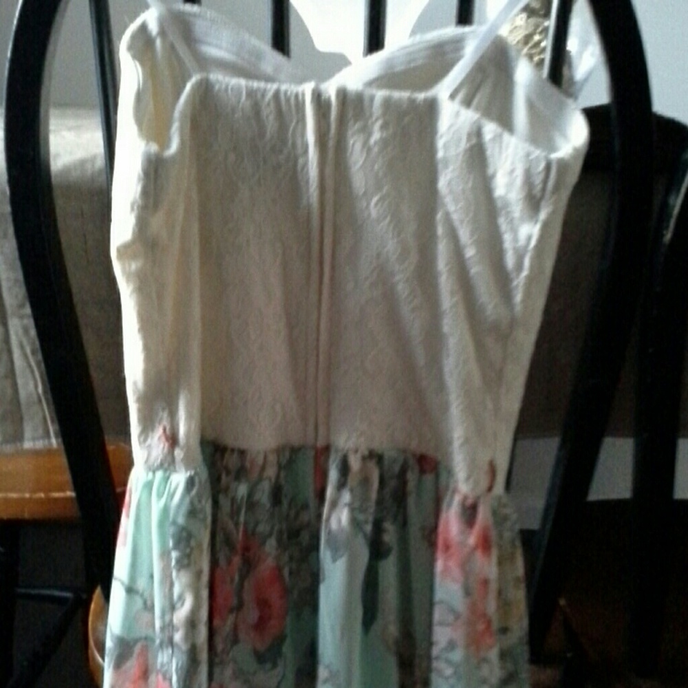 Dress - Picture 4 of 4